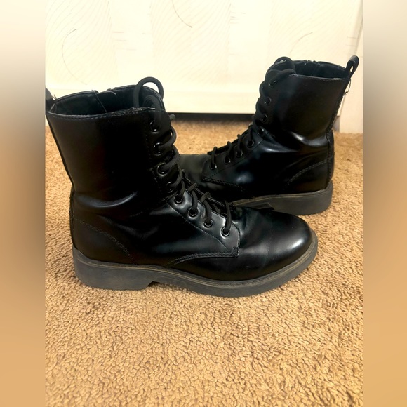 Time and Tru Shoes - Time And Tru Womens Black Combat Boots. Size 7.5